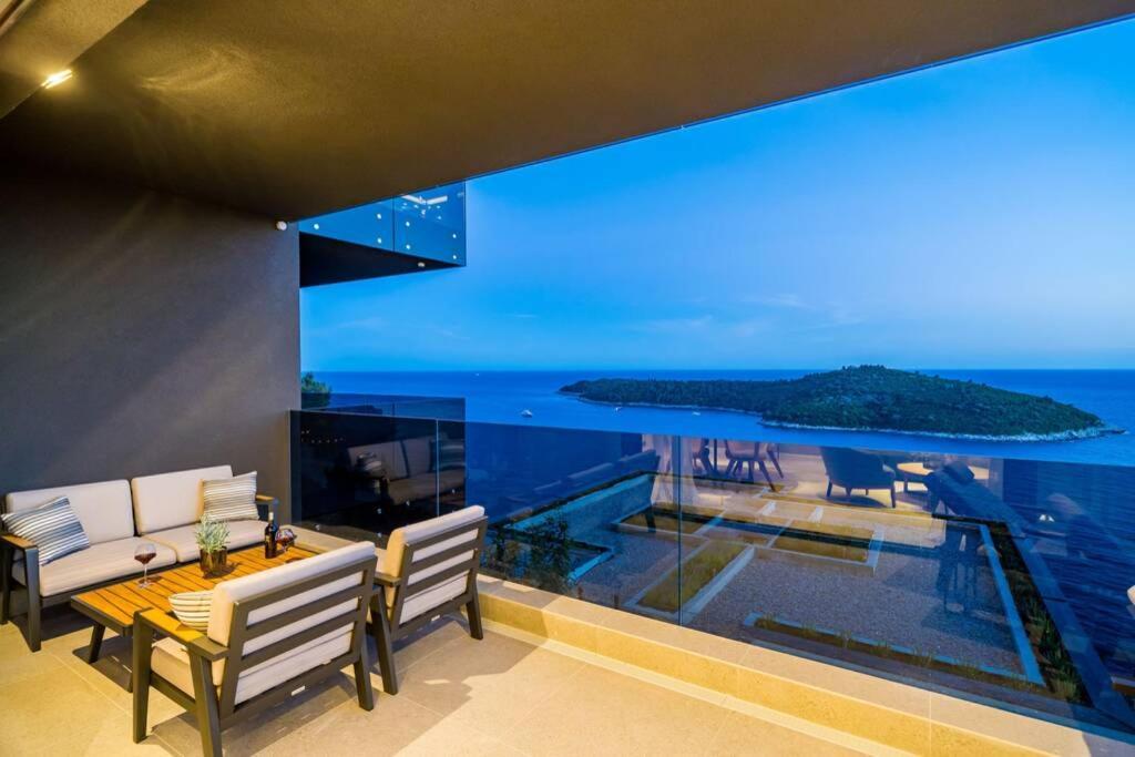 New&Luxury 5* With An Amazing View - Pure Apartment ドゥブロブニク エクステリア 写真