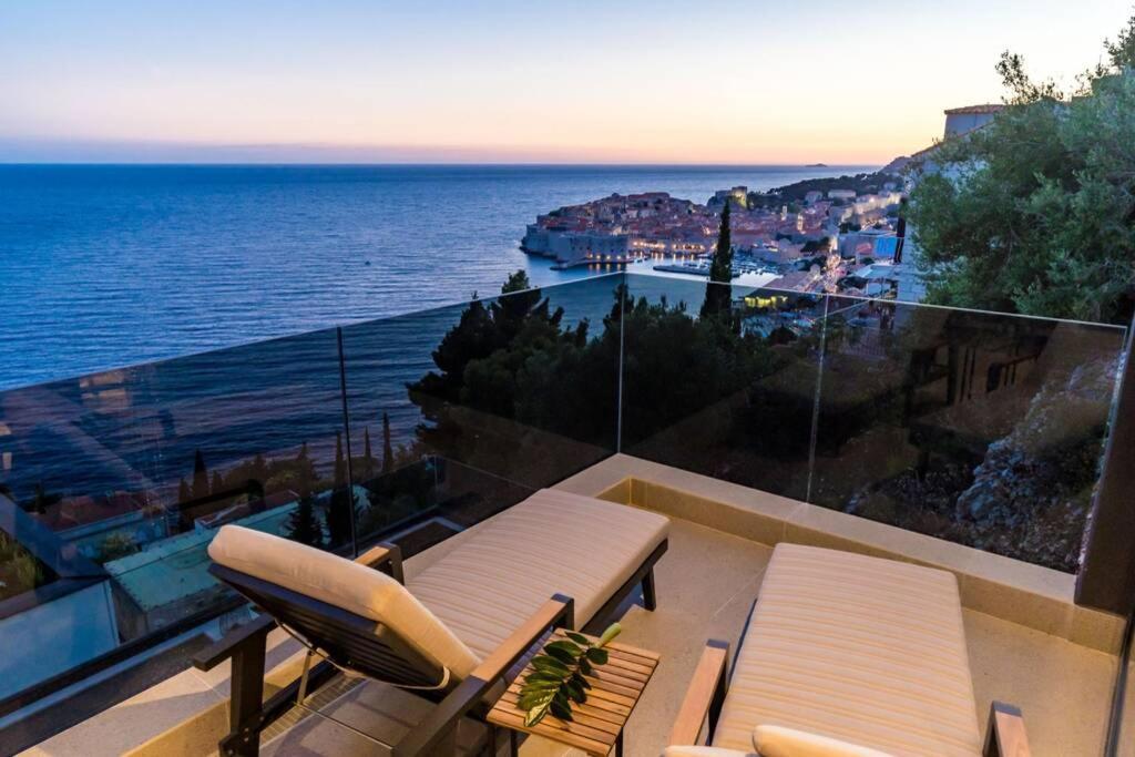 New&Luxury 5* With An Amazing View - Pure Apartment ドゥブロブニク エクステリア 写真